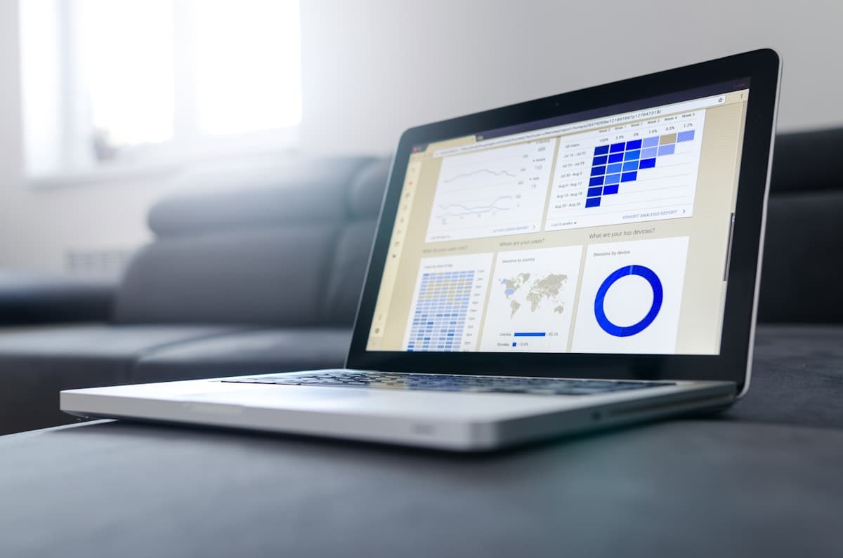SEO analytics dashboard showing AI-driven keyword clustering, topical authority mapping and organic traffic growth